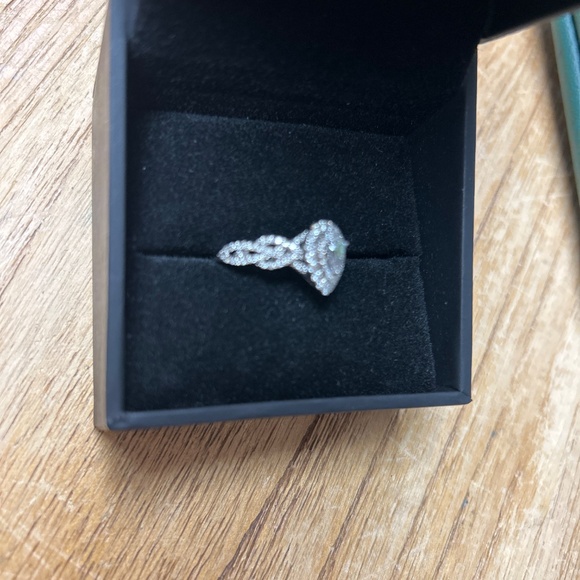 Neil Lane pear shape diamond 14k size 5 - Picture 3 of 3